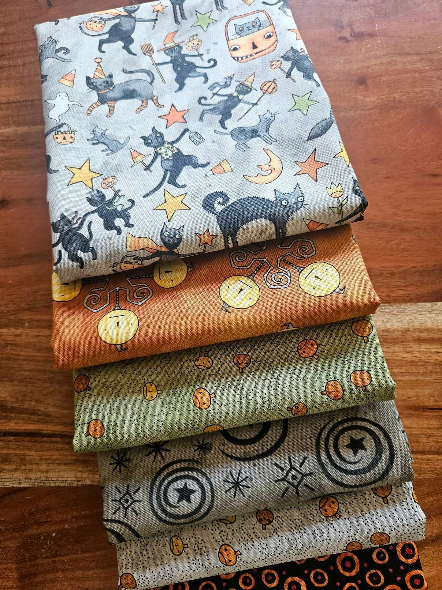 Riley Blake Spooky 6-Fabric Bundle - Teresa Kogut Halloween Cotton Prints