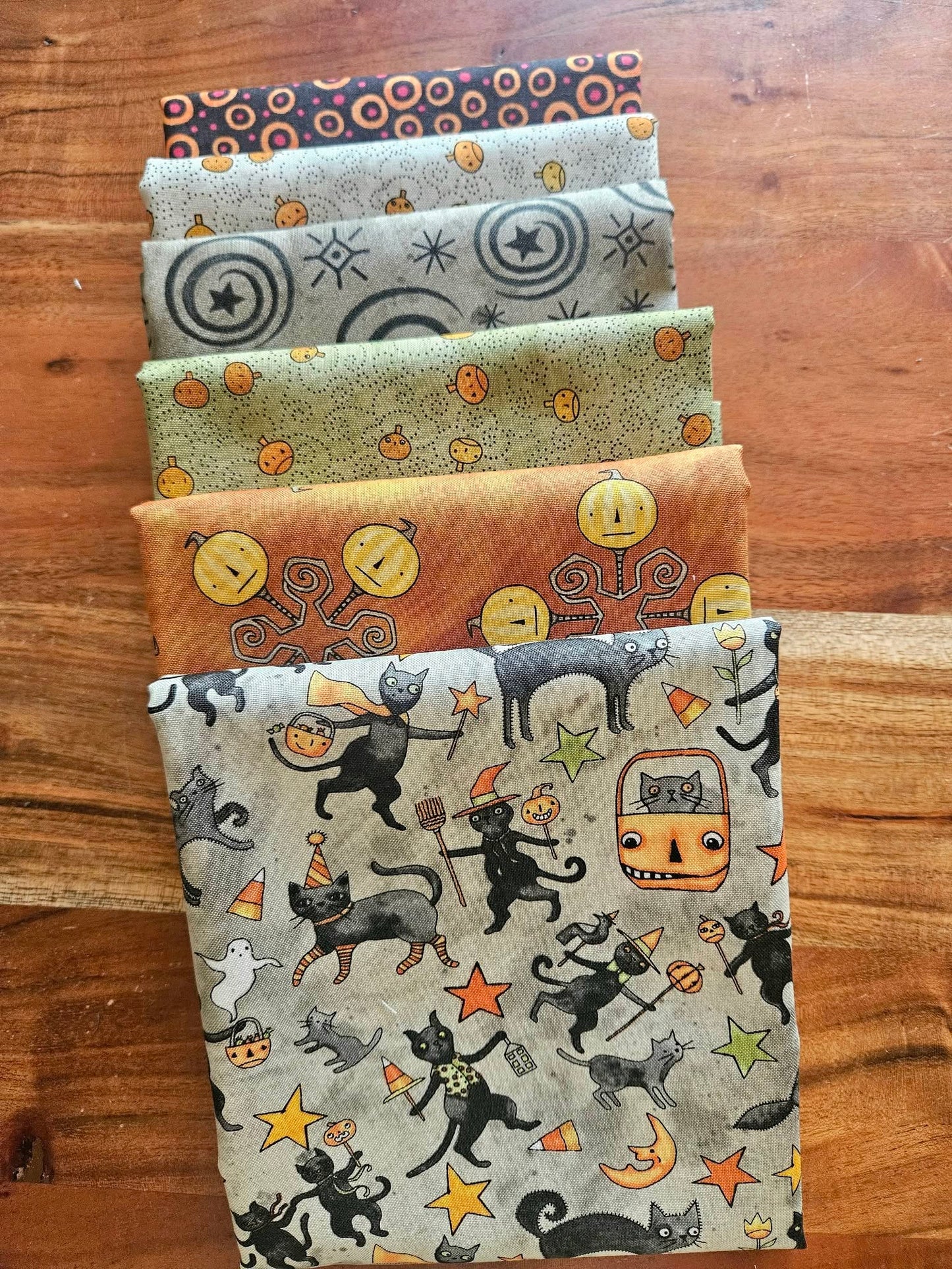 Riley Blake Spooky 6-Fabric Bundle - Teresa Kogut Halloween Cotton Prints