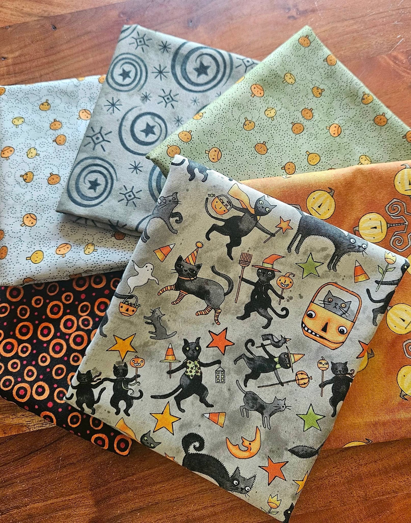 Riley Blake Spooky 6-Fabric Bundle - Teresa Kogut Halloween Cotton Prints