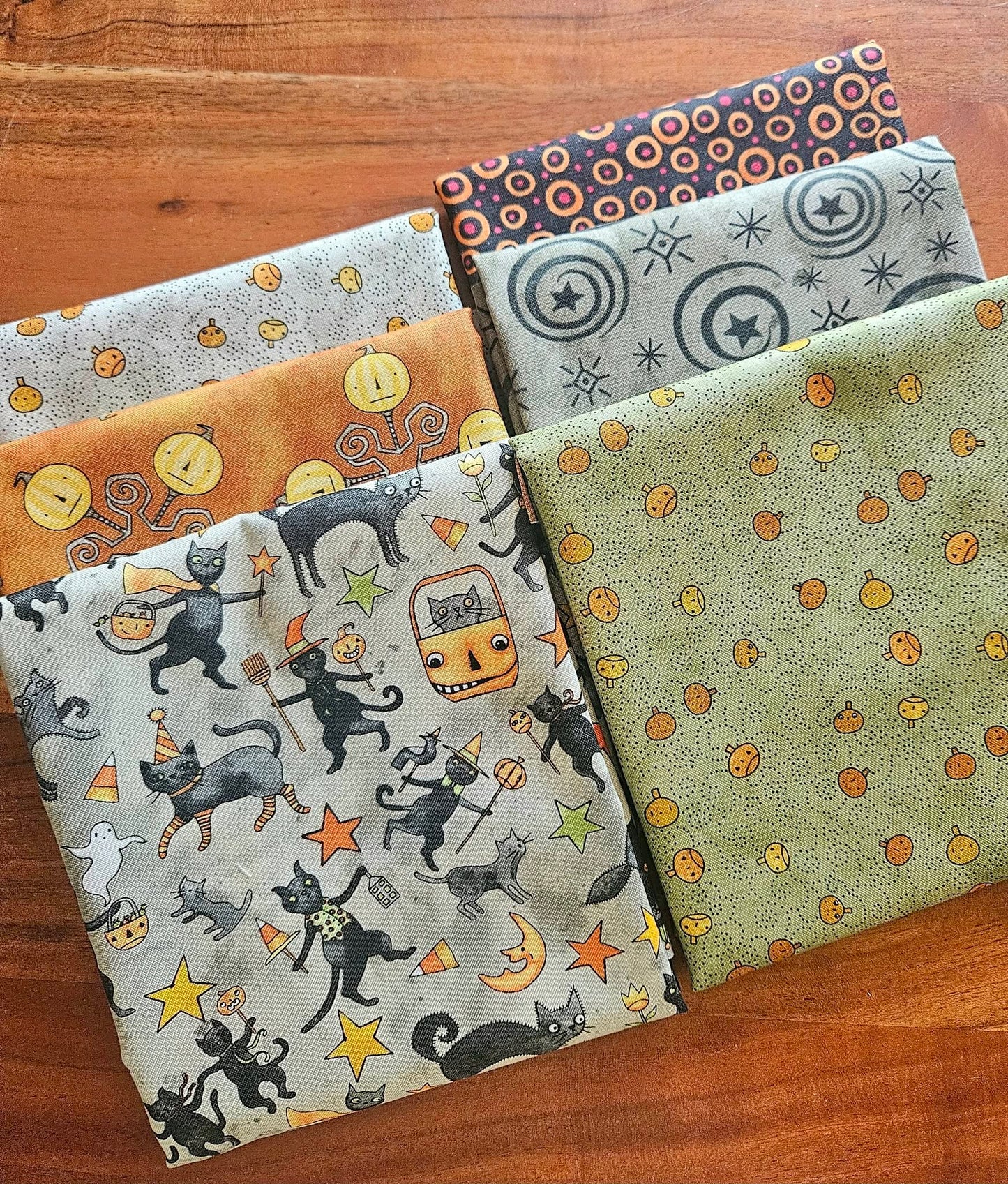 Riley Blake Spooky 6-Fabric Bundle - Teresa Kogut Halloween Cotton Prints